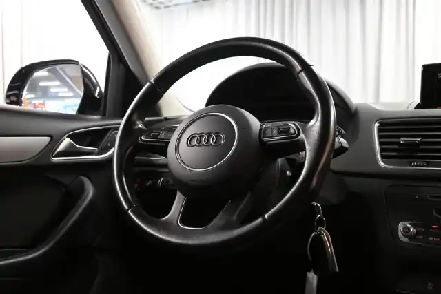 Musta Maastoauto, Audi Q3 – GLI-270