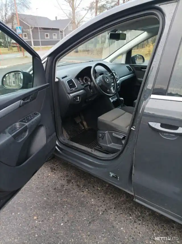 Harmaa Tila-auto, Volkswagen Sharan – GLJ-717