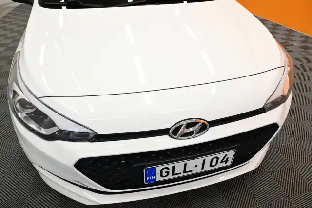 Valkoinen Viistoperä, Hyundai i20 – GLL-104