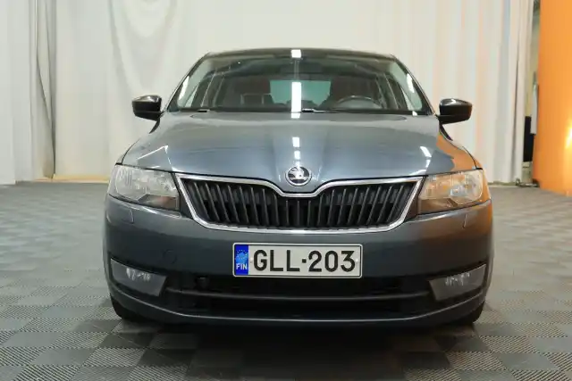 Harmaa Viistoperä, Skoda Rapid – GLL-203