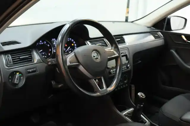 Harmaa Viistoperä, Skoda Rapid – GLL-203