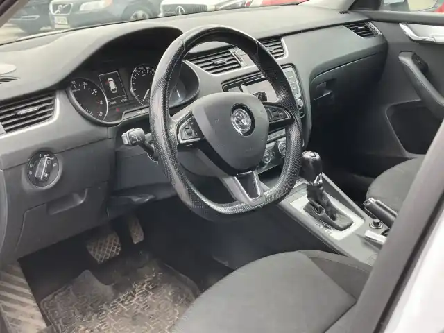 Valkoinen Farmari, Skoda Octavia – GLL-606