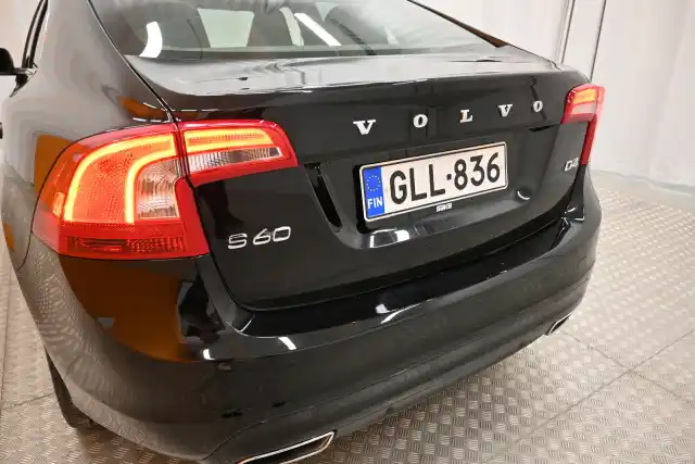 Musta Sedan, Volvo S60 – GLL-836