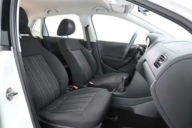 Valkoinen Viistoperä, Volkswagen Polo – GLM-536