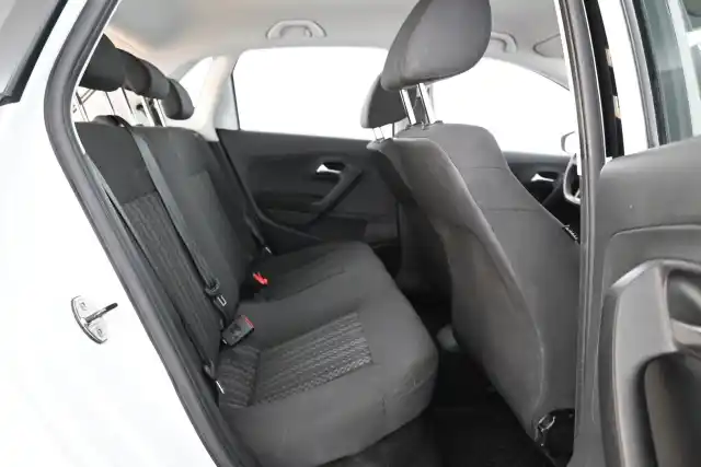 Valkoinen Viistoperä, Volkswagen Polo – GLM-536