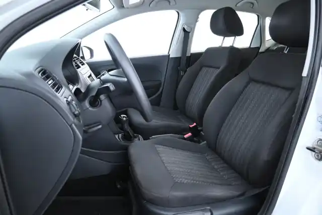 Valkoinen Viistoperä, Volkswagen Polo – GLM-536