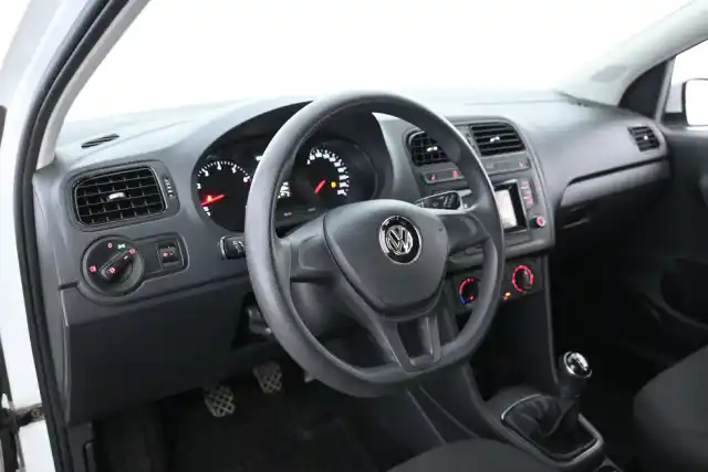 Valkoinen Viistoperä, Volkswagen Polo – GLM-536
