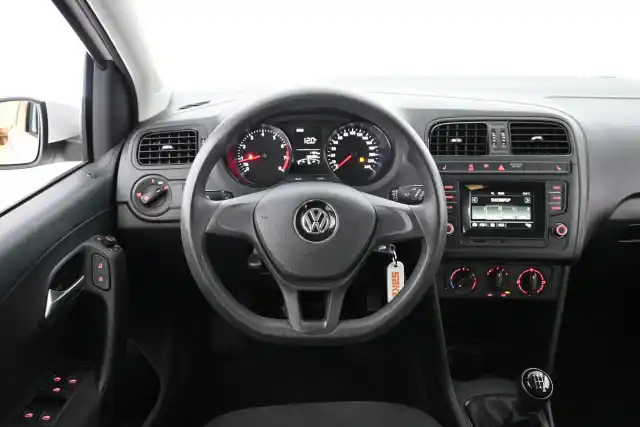 Valkoinen Viistoperä, Volkswagen Polo – GLM-536