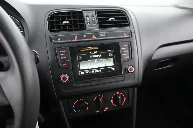 Valkoinen Viistoperä, Volkswagen Polo – GLM-536