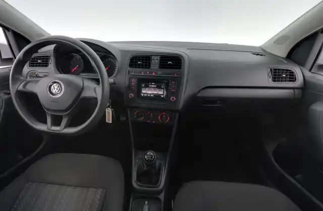 Valkoinen Viistoperä, Volkswagen Polo – GLM-536