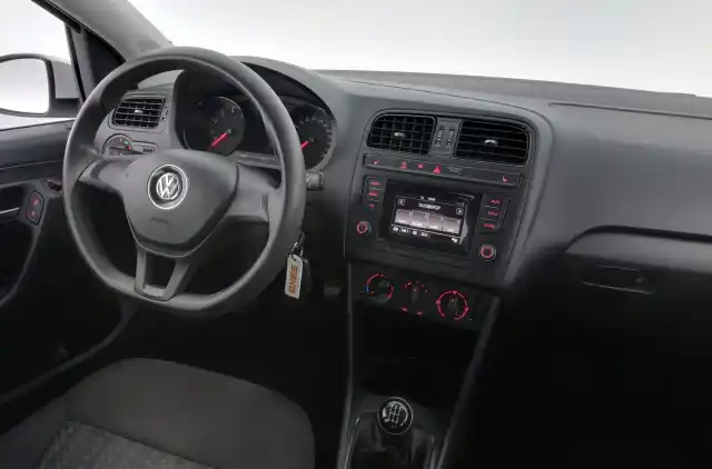 Valkoinen Viistoperä, Volkswagen Polo – GLM-536