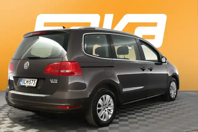 Ruskea (beige) Tila-auto, Volkswagen Sharan – GLM-573