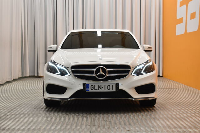 Valkoinen Sedan, Mercedes-Benz E – GLN-101