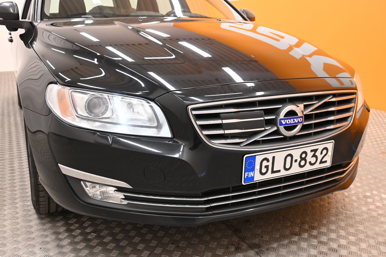 Musta Farmari, Volvo V70 – GLO-832