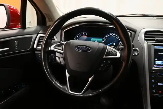 Punainen Viistoperä, Ford Mondeo – GLO-923