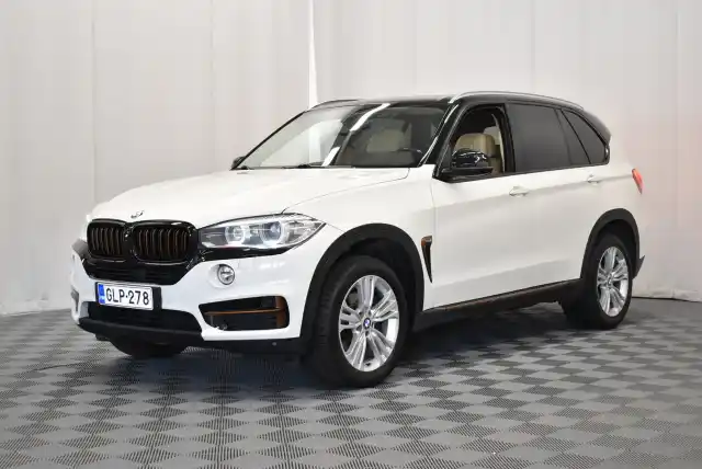 Valkoinen Maastoauto, BMW X5 – GLP-278