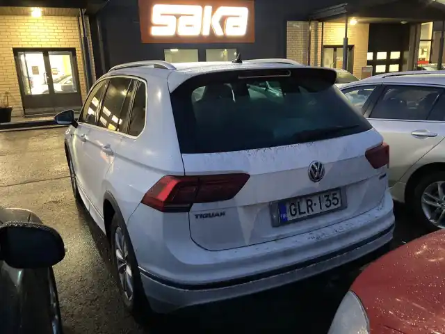 Valkoinen Maastoauto, Volkswagen Tiguan – GLR-135