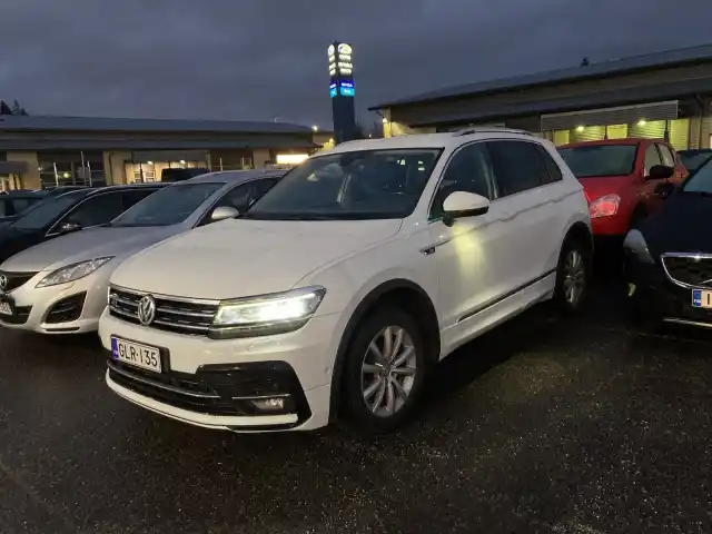 Valkoinen Maastoauto, Volkswagen Tiguan – GLR-135