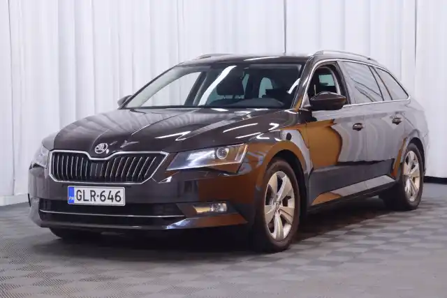 Ruskea Farmari, Skoda Superb – GLR-646