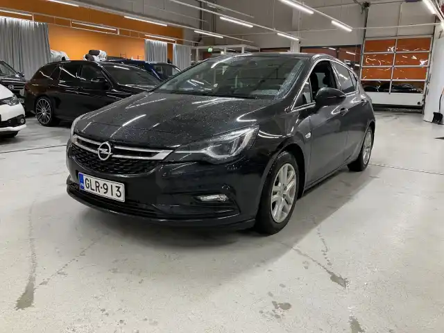 Musta Viistoperä, Opel Astra – GLR-913