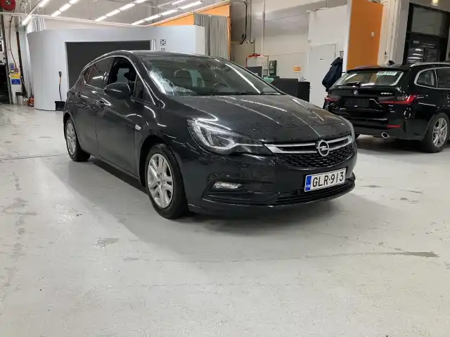 Musta Viistoperä, Opel Astra – GLR-913