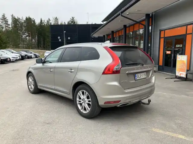 Ruskea (beige) Maastoauto, Volvo XC60 – GLU-118