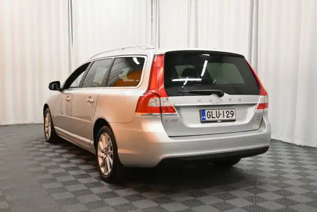 Harmaa Farmari, Volvo V70 – GLU-129