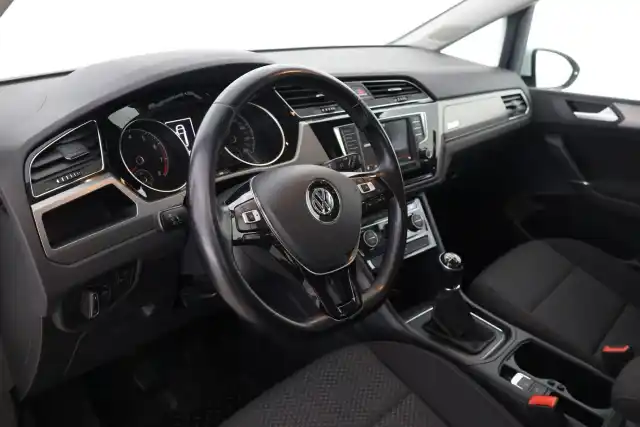 Valkoinen Tila-auto, Volkswagen Touran – GLU-560