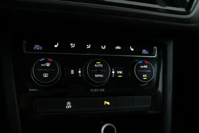 Valkoinen Tila-auto, Volkswagen Touran – GLU-560