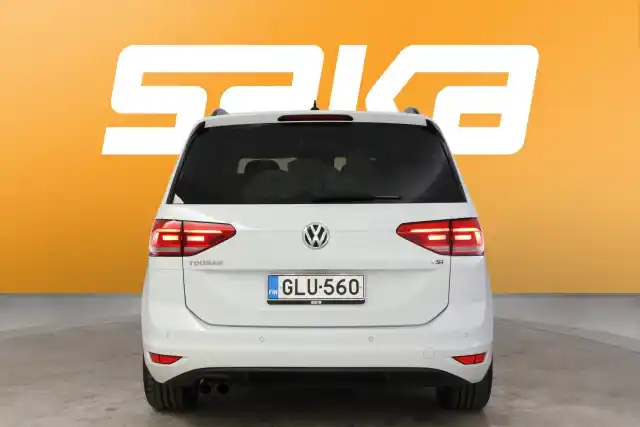 Valkoinen Tila-auto, Volkswagen Touran – GLU-560