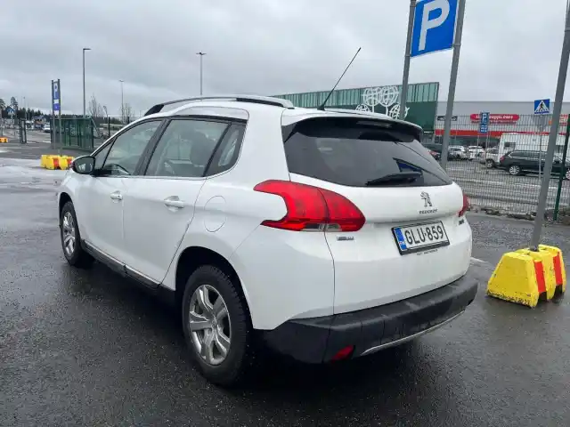 Valkoinen Viistoperä, Peugeot 2008 – GLU-859