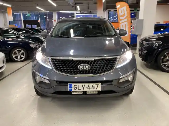Sininen Maastoauto, Kia Sportage – GLV-447