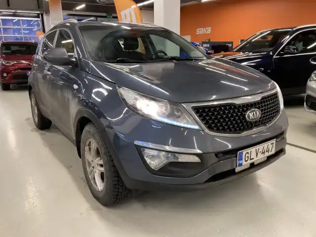 Sininen Maastoauto, Kia Sportage – GLV-447