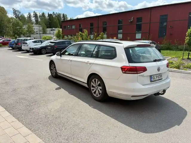 Valkoinen Farmari, Volkswagen Passat – GLV-638