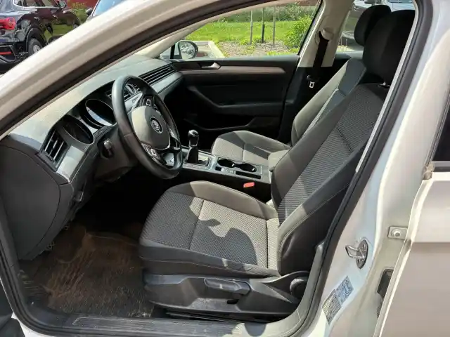 Valkoinen Farmari, Volkswagen Passat – GLV-638