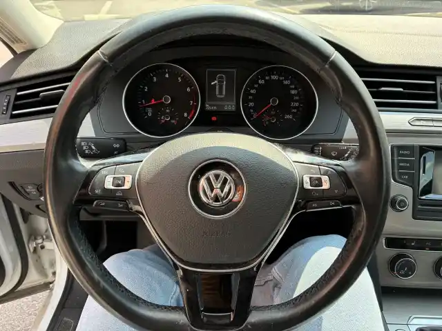 Valkoinen Farmari, Volkswagen Passat – GLV-638