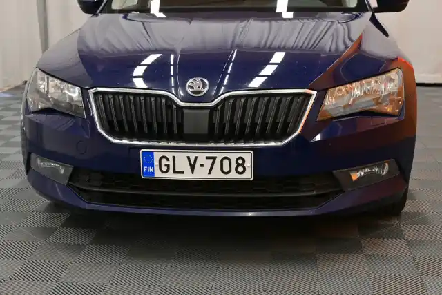 Sininen Sedan, Skoda Superb – GLV-708