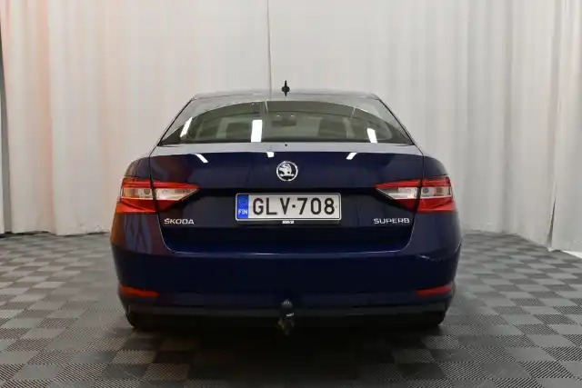 Sininen Sedan, Skoda Superb – GLV-708