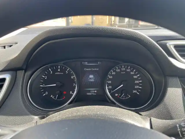 Harmaa Maastoauto, Nissan Qashqai – GLV-827