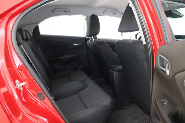 Punainen Viistoperä, Honda Civic – GLX-151