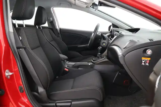 Punainen Viistoperä, Honda Civic – GLX-151