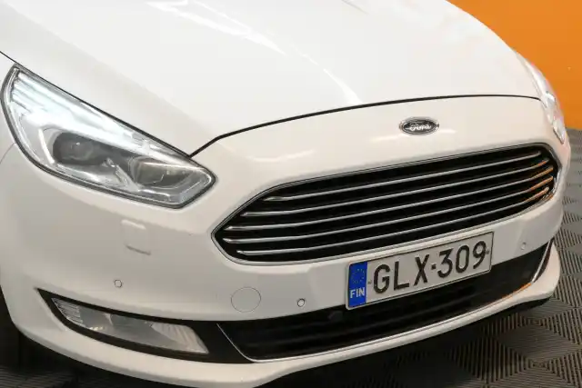 Valkoinen Tila-auto, Ford Galaxy – GLX-309