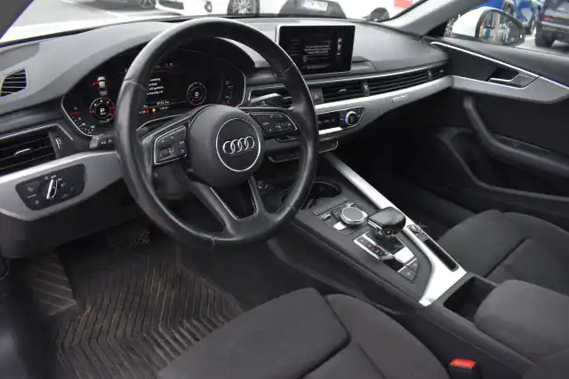 Valkoinen Sedan, Audi A4 – GLX-606