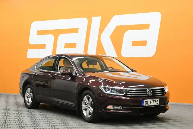 Punainen Sedan, Volkswagen Passat – GLX-772