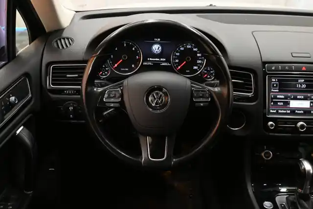 Valkoinen Maastoauto, Volkswagen Touareg – GMB-551