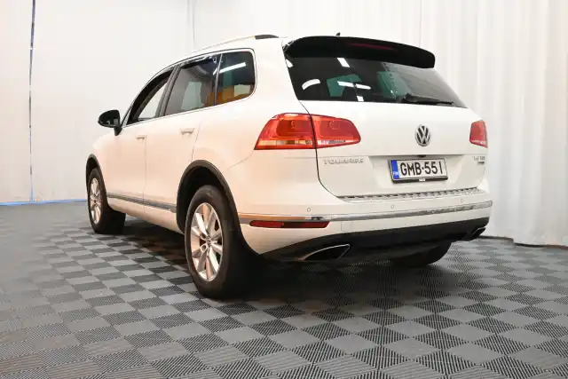 Valkoinen Maastoauto, Volkswagen Touareg – GMB-551