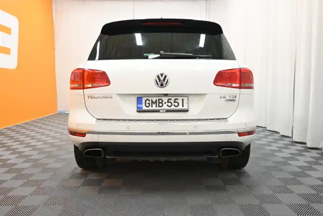 Valkoinen Maastoauto, Volkswagen Touareg – GMB-551