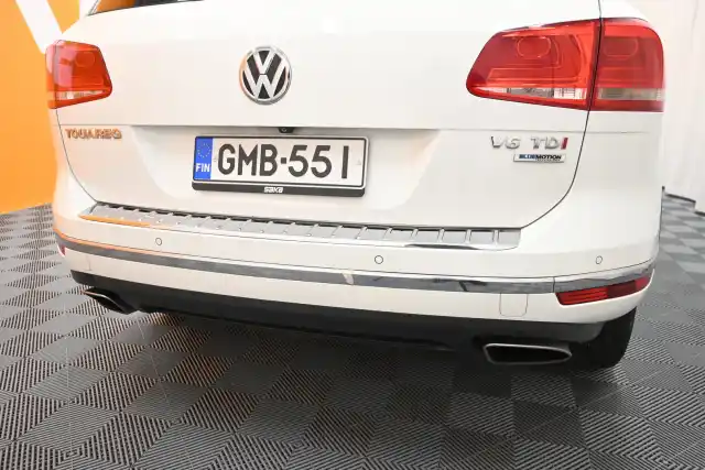 Valkoinen Maastoauto, Volkswagen Touareg – GMB-551