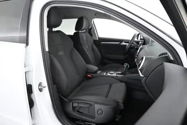 Valkoinen Viistoperä, Audi A3 – GMB-588