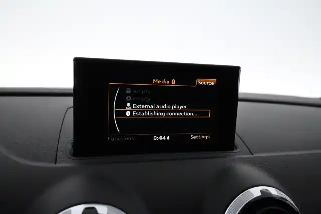 Valkoinen Viistoperä, Audi A3 – GMB-588
